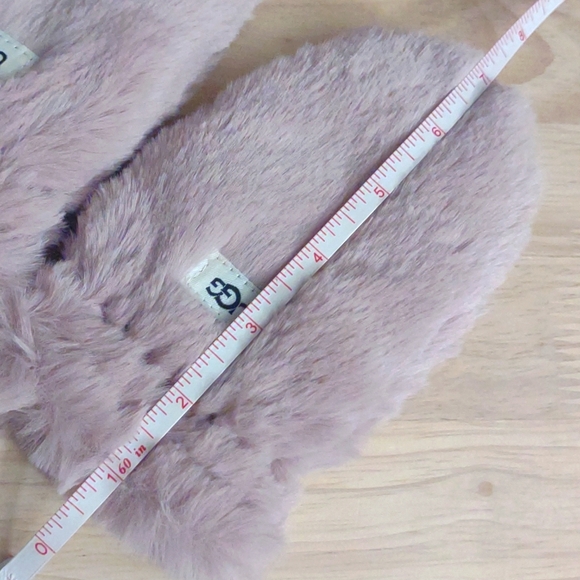 UGG Soft Fuzzy Fur Pink Gloves - Picture 3 of 3